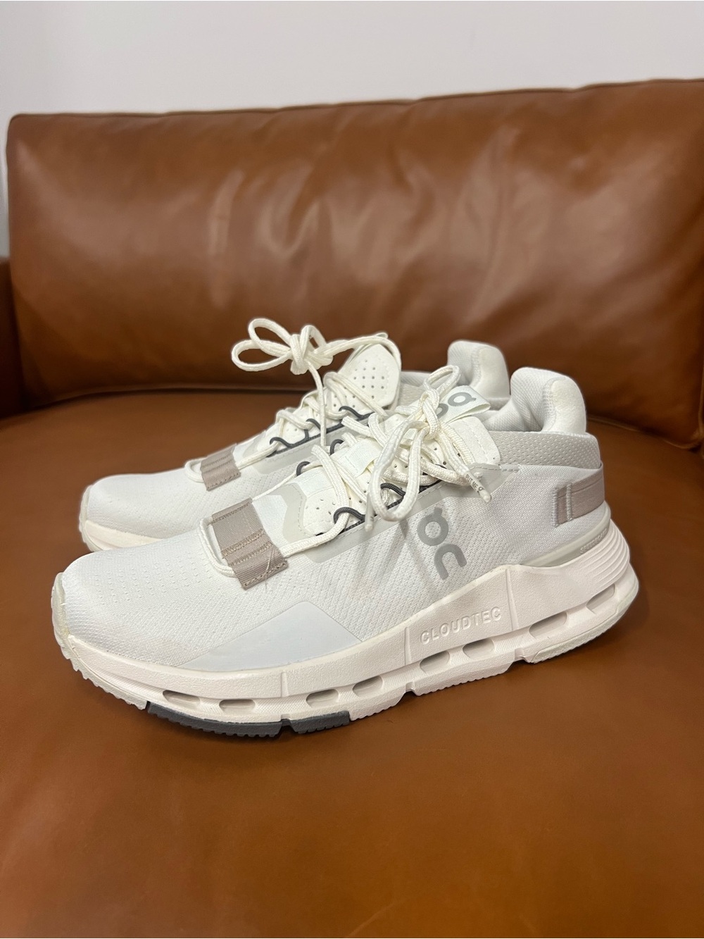 On Running WOMEN CLOUDNOVA 2 ICE SAND SIZE 6